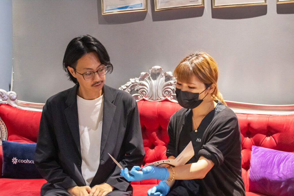 Halley Medicalの男性向け美容施術カウンセリング風景