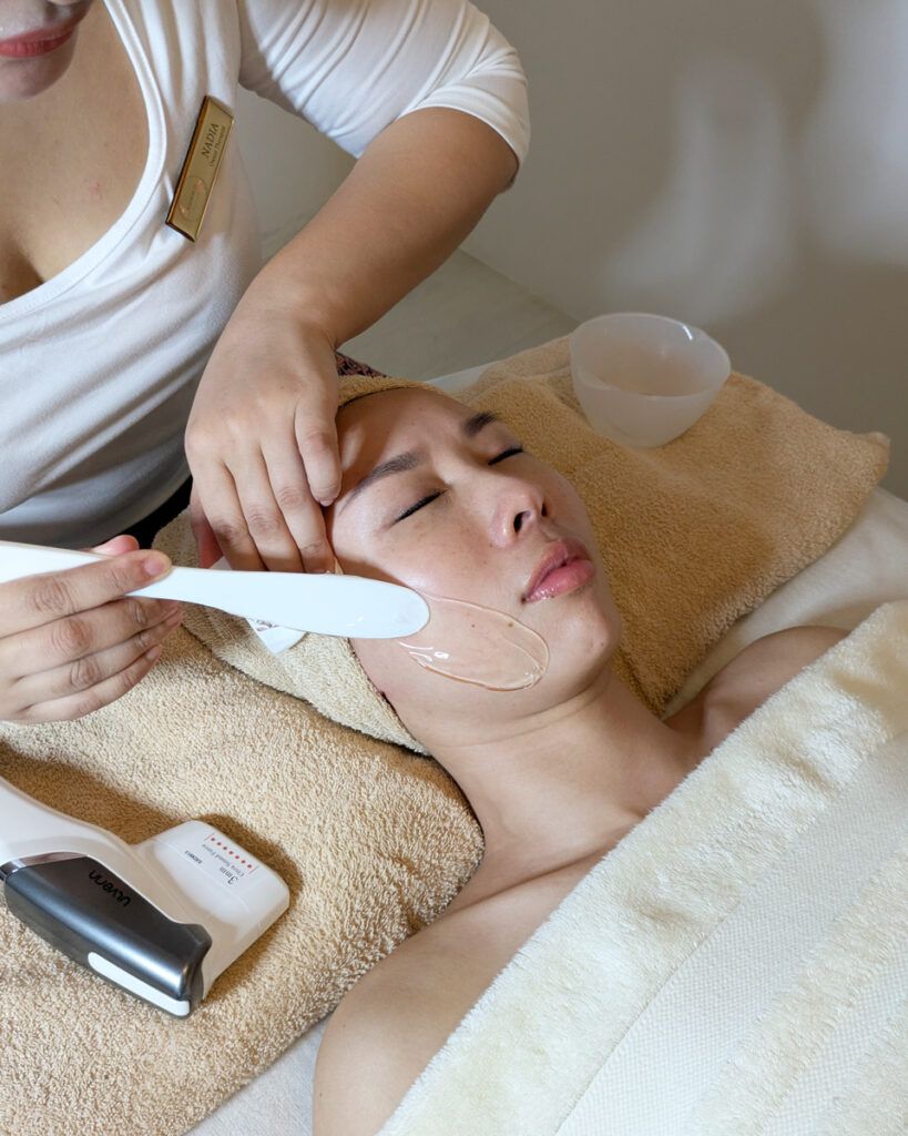 「3rd Anniversary」の文字や、新フェイシャルメニューのイメージビジュアル。