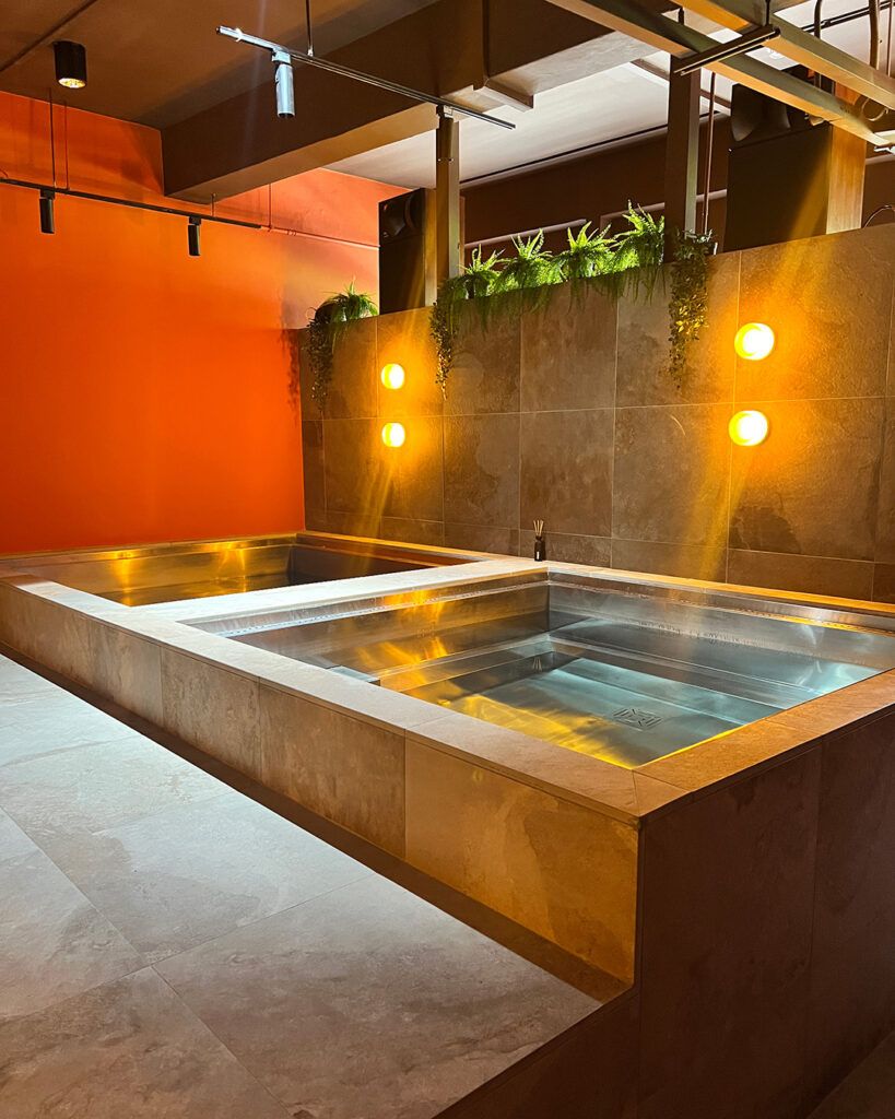 シンガポールのPlungeにあるコールドプランジプール。サウナ後の温冷交代浴に最適